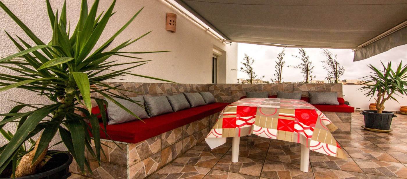 magnifique terrasse de location d'appartement vacances à Mahdia en Tunisie.