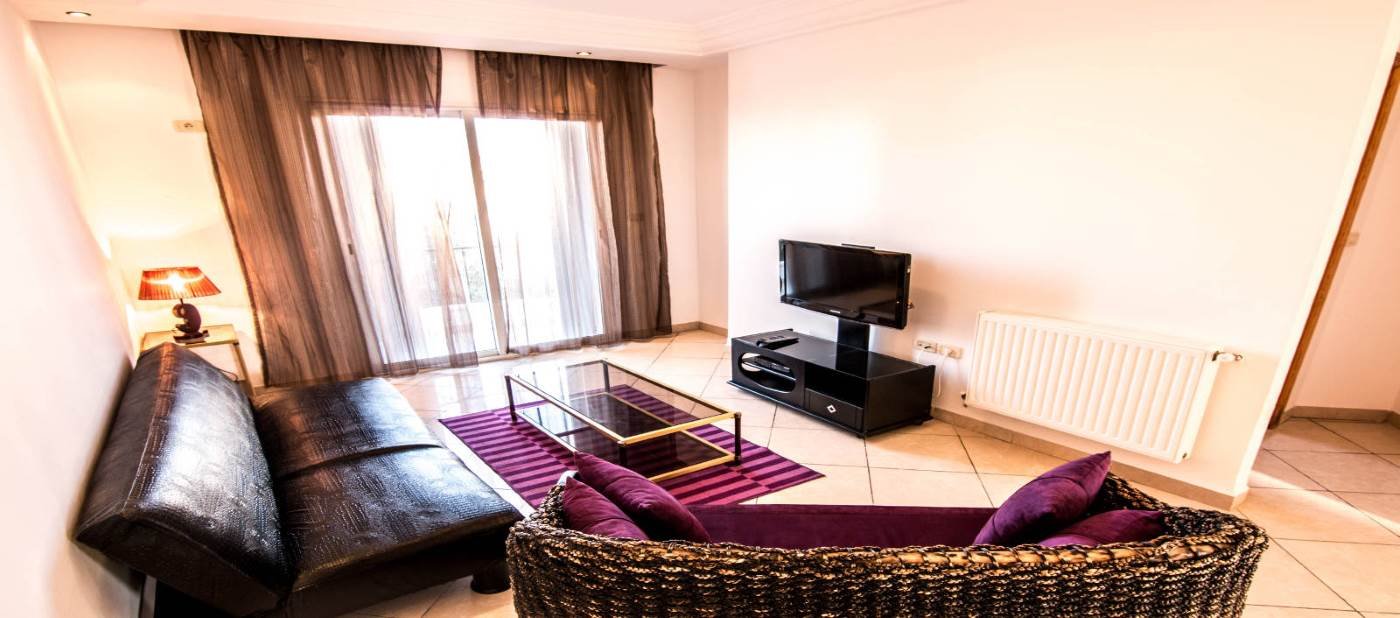 salon chic dans un appartement de location vacances à Mahdia en Tunisie